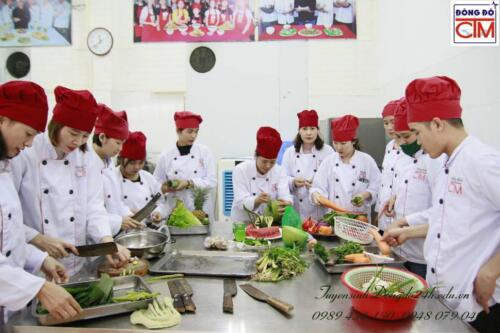 Sinh viên trường dạy nấu ăn