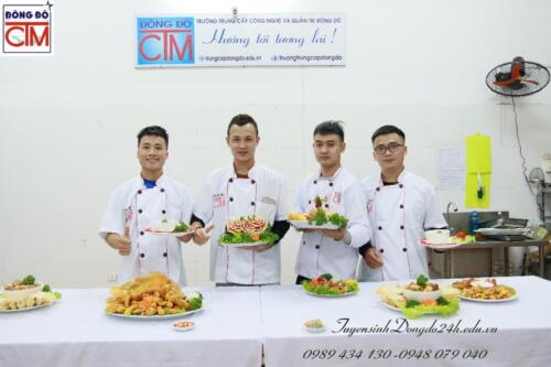Sinh viên trường dạy nấu ăn